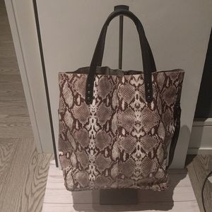 Genuine leather bag by Elliott Lucca 🌸🍀🍀